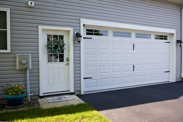 24/7 Emergency Garage Door Panel Replacement experts in Youngsville, LA